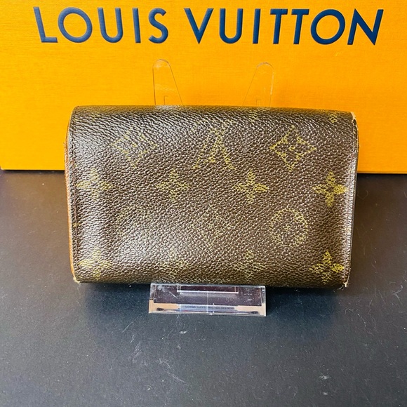 Louis Vuitton 2002 Porte Monnaie Tresor Compact Wallet Authentic and Vintage - Picture 5 of 17